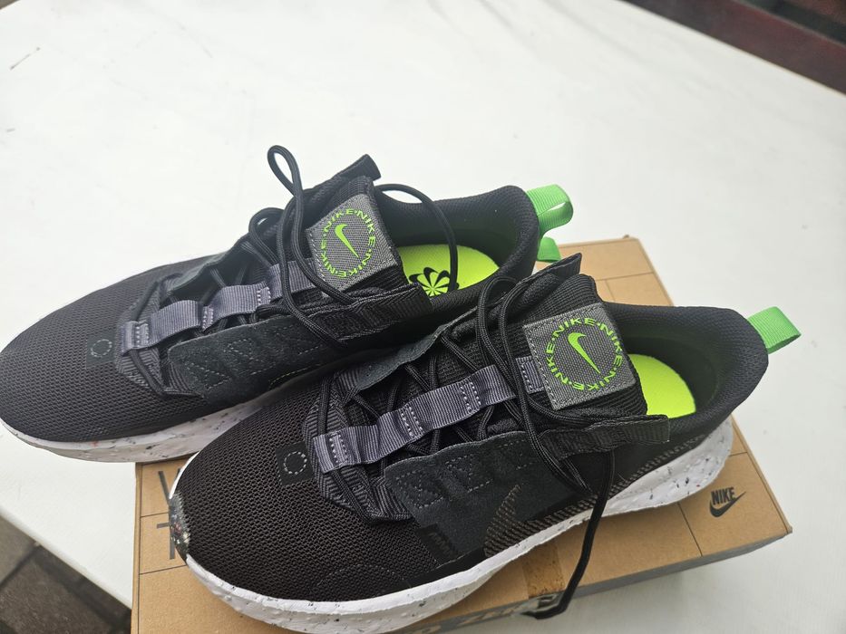 Vând adidași nike Crater Impact