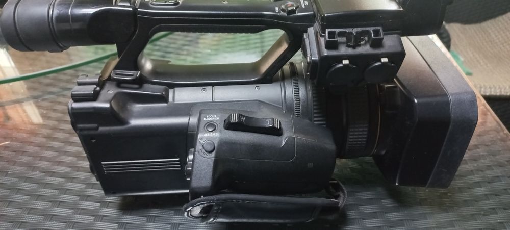 Видеокамера Sony HXR-NX3