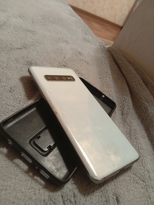 Продам самсунг s10