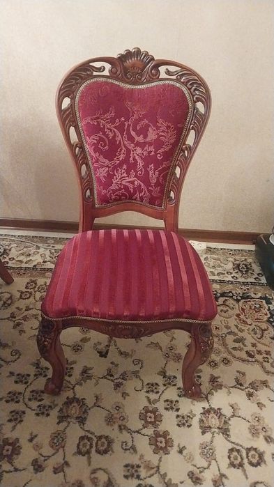 Стол со стульями