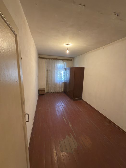 Chuqursoy 2 hona 1 etajda uy sotiladi srochno