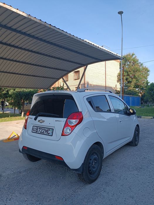 Chevrolet Spark avtomat benzin 2017 srochna sotiladi