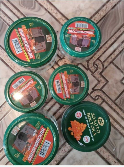 Банки б/у стеклянные с крышками.