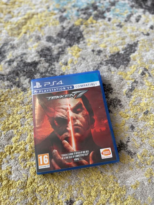 Play station4 pro 1 tb + 2 джойстика + игри