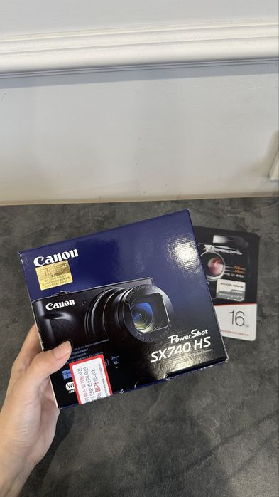 Продам камеру Canon SX 740 hs