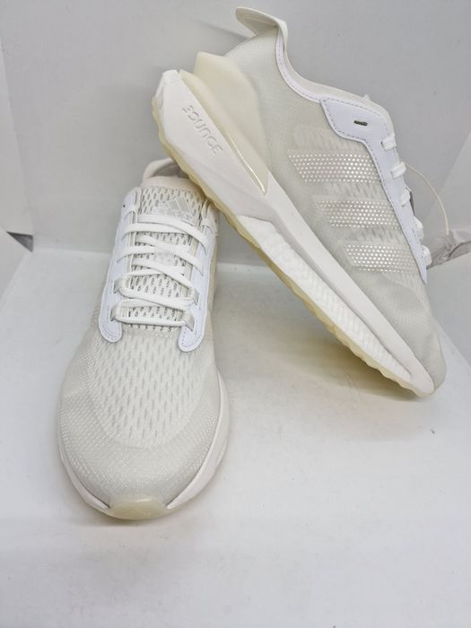 Adidas Avryn Boost HP5972 nr. 41 1/3,44 2/3