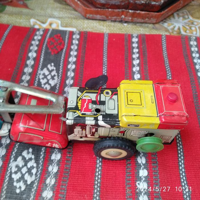 Jucarie chinezeasca din tabla ,perioada comunista Tractor MS 857