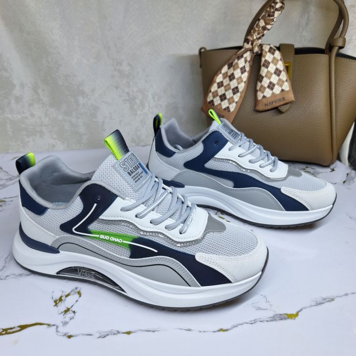 Кроссовки дышащие со скидкой!!