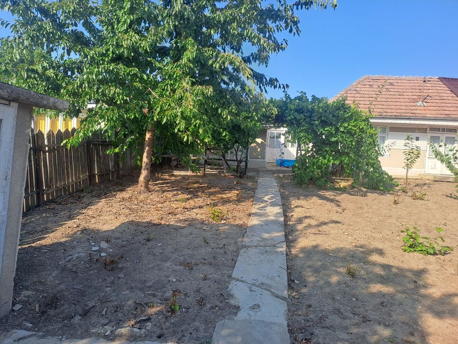 Vând Casă la 10 minute de piață