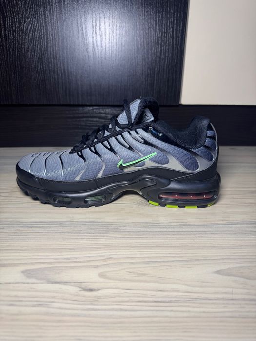 ЧИСТО НОВИ! Nike Air Max TN Black Silver Green Strike
