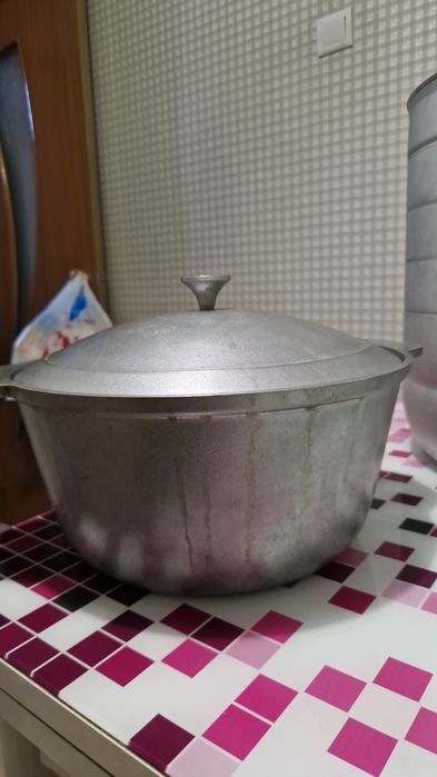 Продам чугунный казан