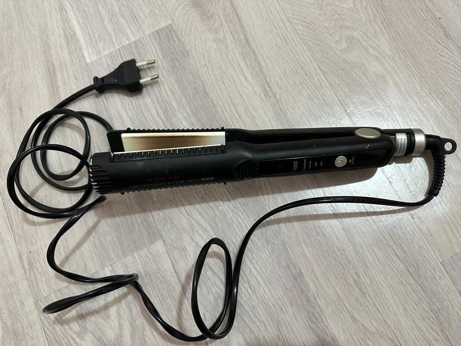 Утюжок для волос продается.