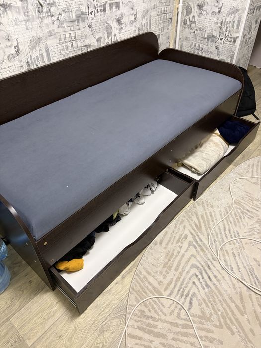 Спальная кровать