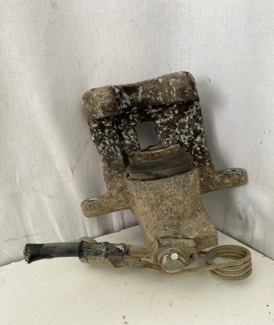 Etrier dreapta spate Volkswagen VW Passat B5