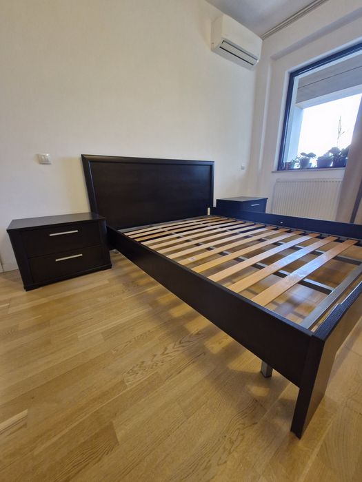 Pat matrimonial 160x200 cu somieră inclusă si 2 noptiere
