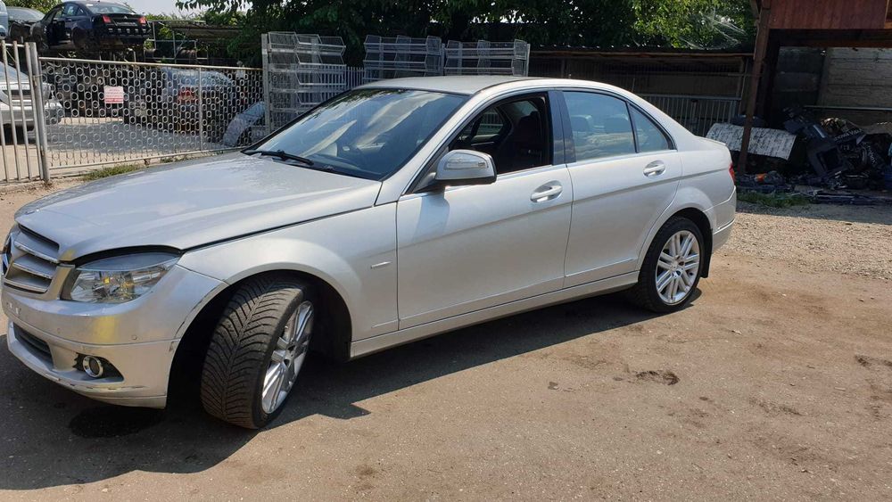Dezmembrez Mercedes C Class W204 2.2 d an 2008
