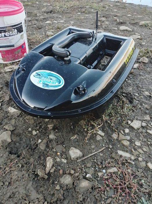 Лодка за захранка Техно Х