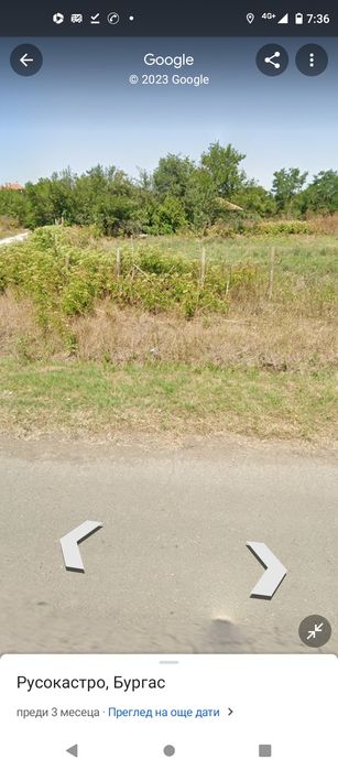 Дворно място със стари къщи