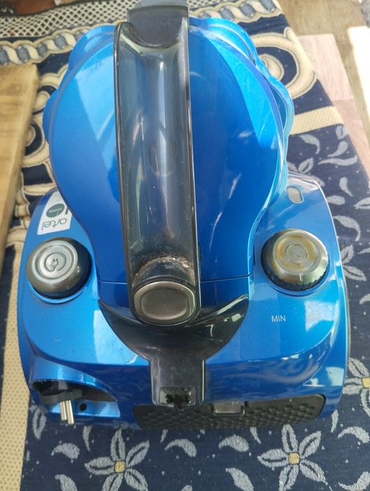 Пылесос artel почти новый