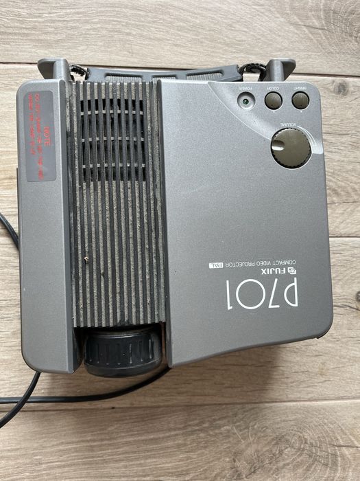 Proiector video compact FujiX P701 PAL.