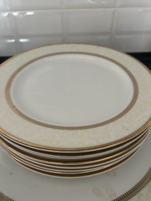 Продам столовый сервиз