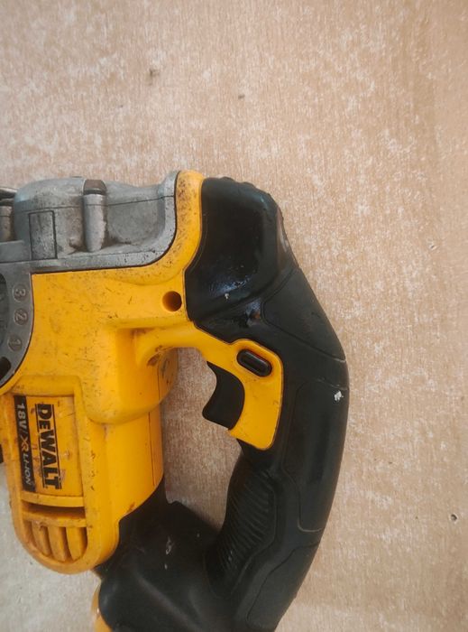 fierastrau pendular dewalt 18v dcs331