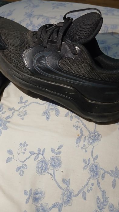 --Adidași Nike--