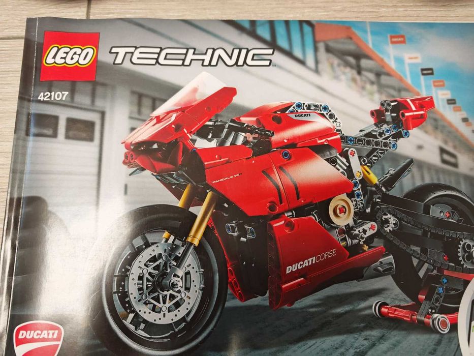 LEGO Technic - Ducati Panigale V4 R 42107