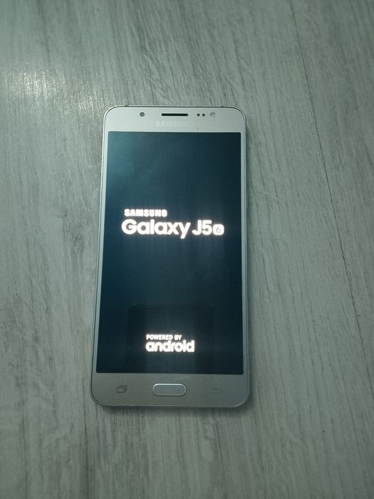 Продаю телефон Samsung Galaxy J5 (2016)