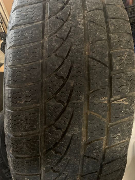 Запазени гуми 215/60 R 16.