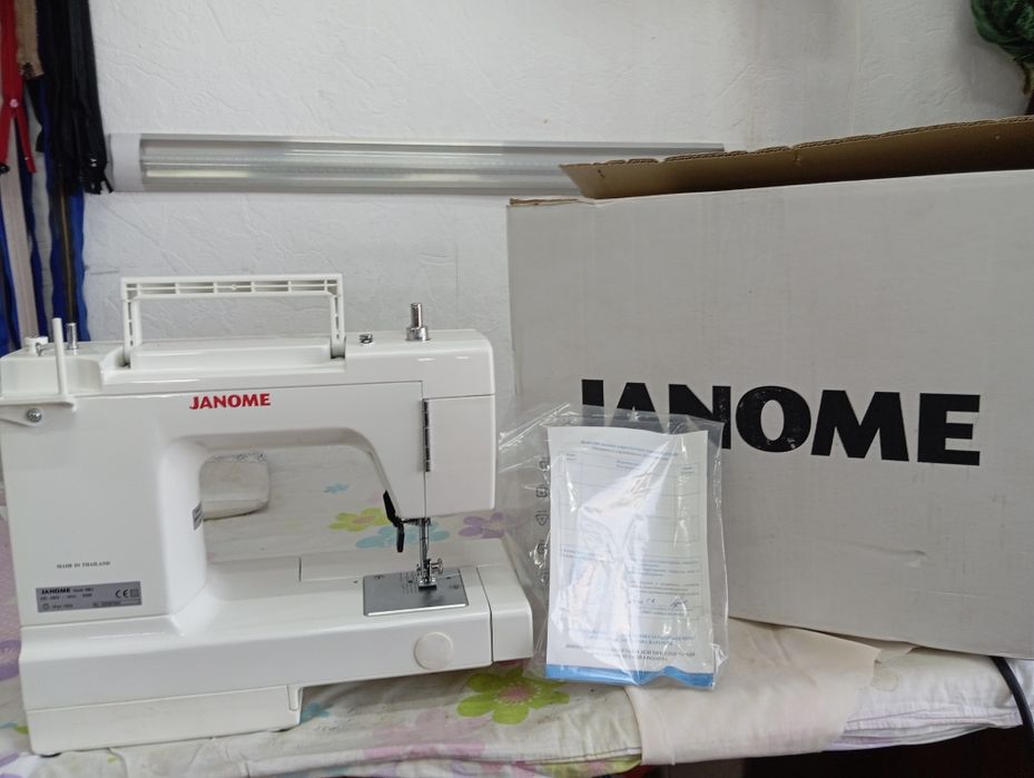 Продам швейную машинку JANOME.