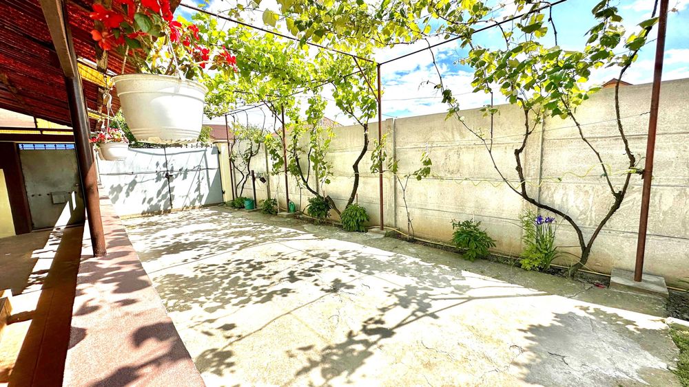 CASA CU TEREN MARE SI CURTE AMENAJATA - Langa Baile Felix - Locatie excelenta.