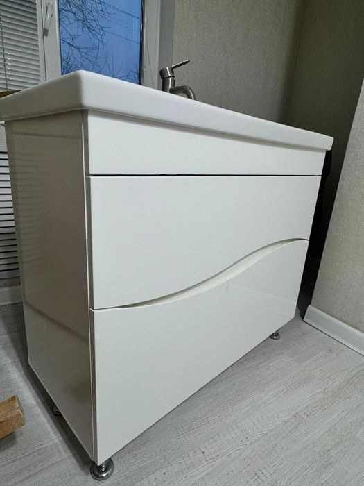 Раковина с тумбой