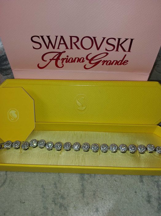 Bratarai cu strasuri inimioare in cutie cadou Swarovski