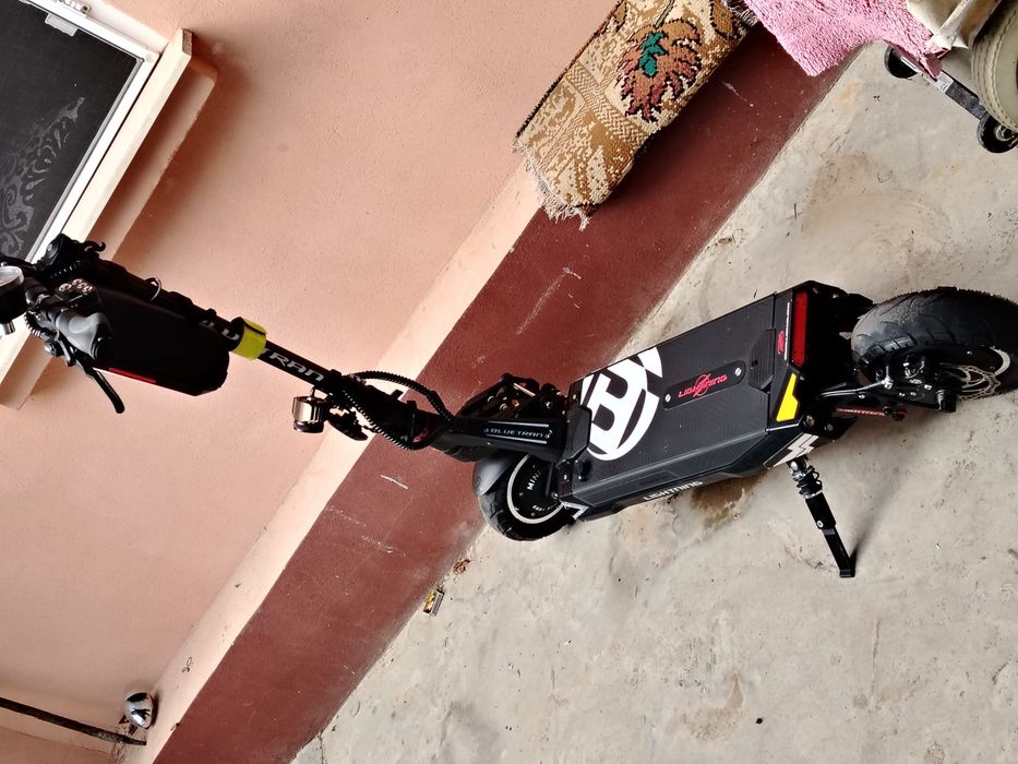 Trotinete și biciclete