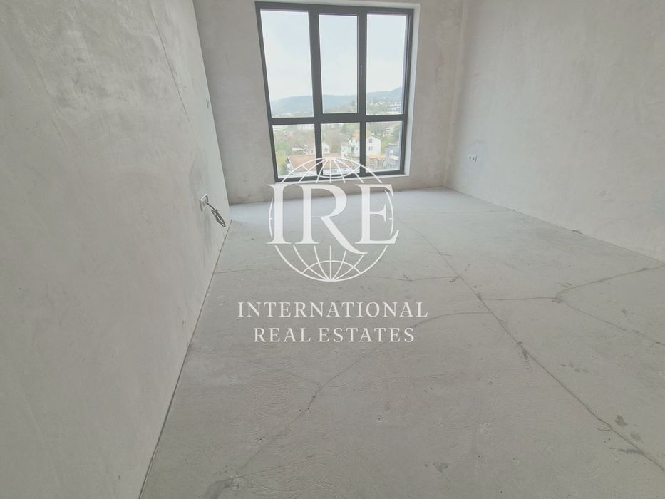 Продава се Двустаен апартамент в Варна, Бриз - 71 кв.м за 1164 €/кв.м - Снимка #2