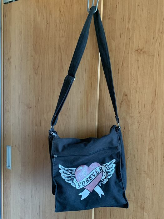 Чанти, черна и зелена