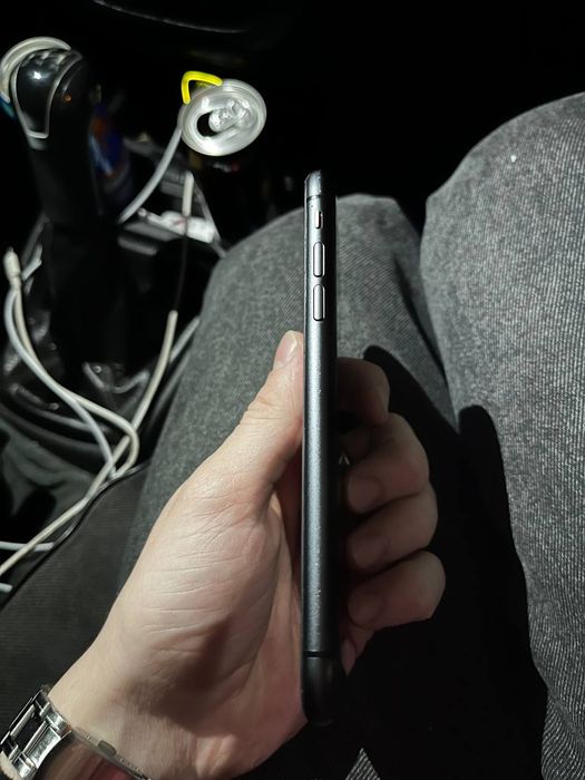 Продам айфон 11 в достойном состоянии