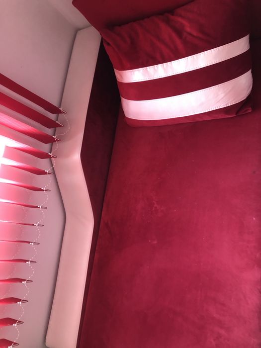 Диван с възглавници