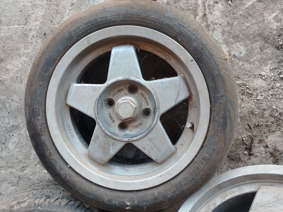 Продам два диска с резиной185 /60 R15