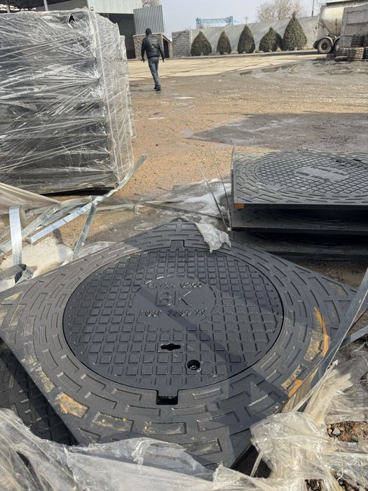 ВЧШГ Квадратные люки на шарнире и замке