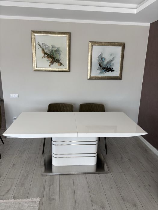 Masă dining extensibilă 180–220 cm, alb lucios, modernă – 1000 lei