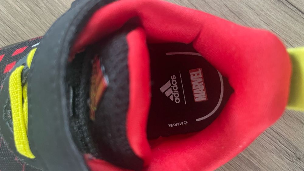 Incaltaminte copii Adidas Marvel