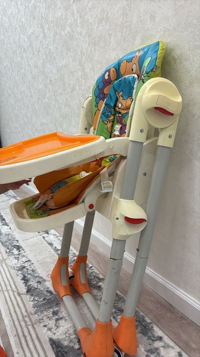 Детский столик в хорошем состоянии 

Пол