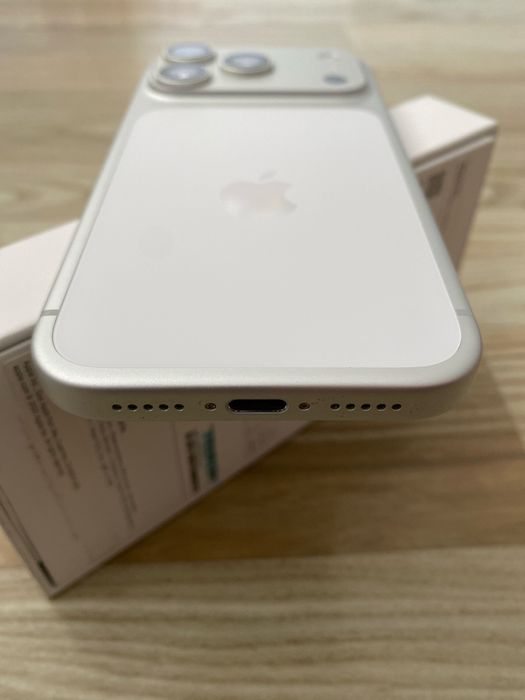 iPhone 17  PRO  , 256 GB , 100 % Bateria , Accept Schimburi