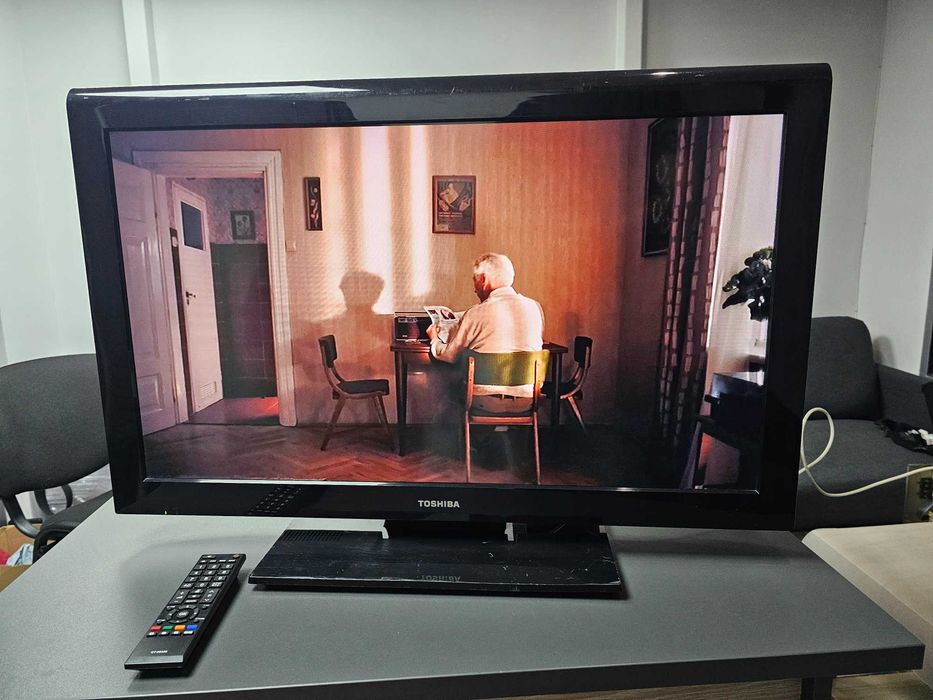 Телевизор Toshiba 32" с цифров тунер