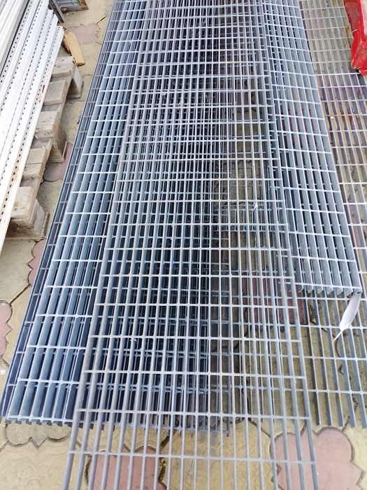 Trepte zincate metalice