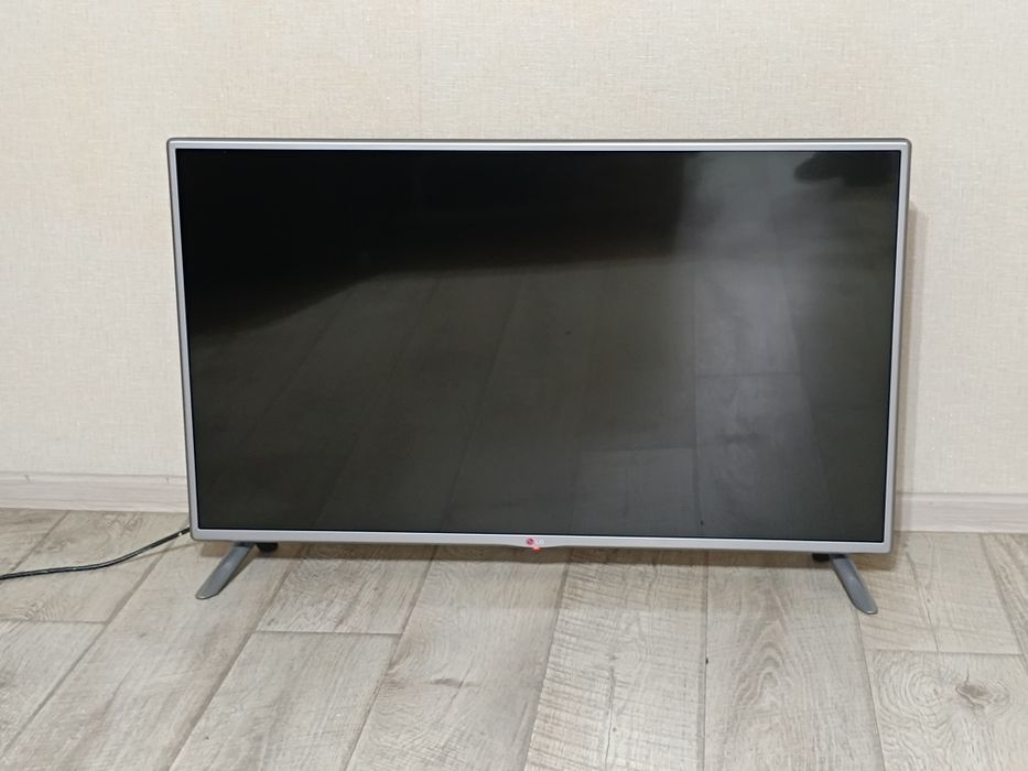 Телевизор LG Smart TV.  107см.