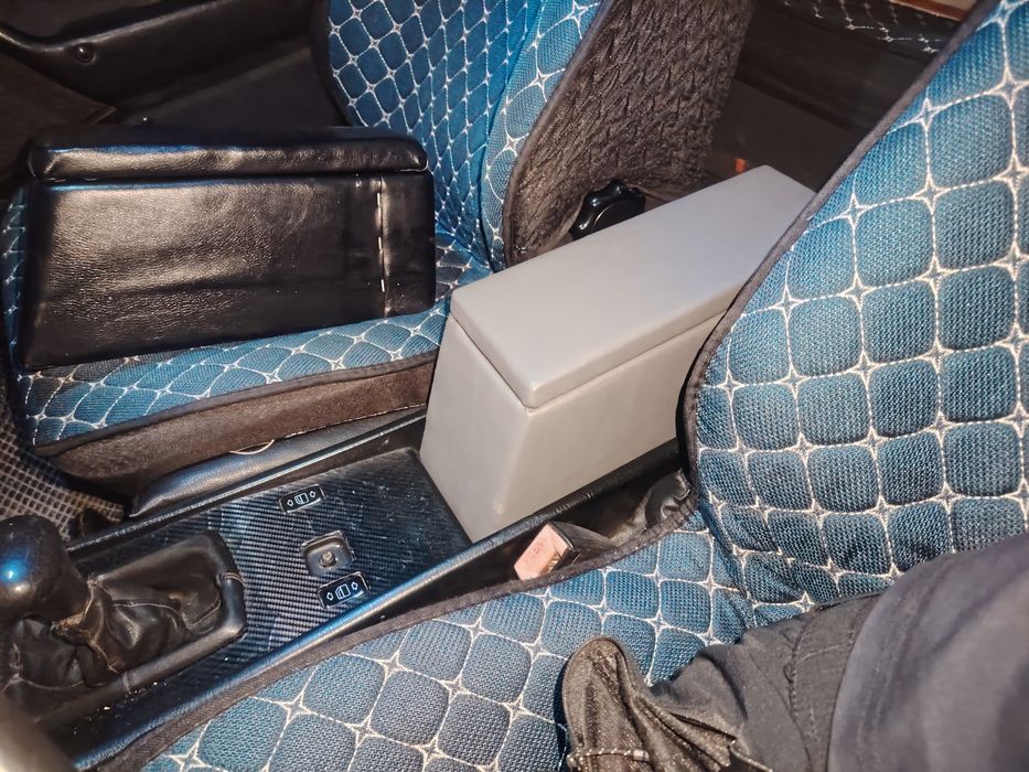 Продам подлокотник мерседес 124