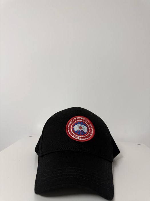 Sapca canada goose eticheta